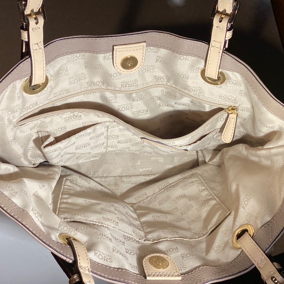 Michael Kors Tote***NWT*** - Picture 8 of 8